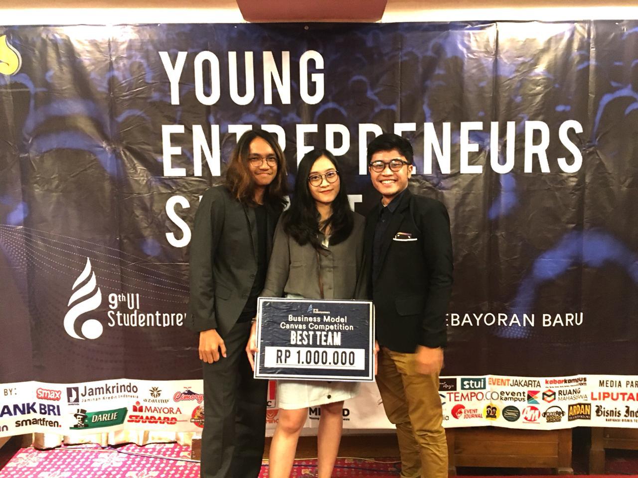 Raehan Graha Mahasiswa Manajemen STIE YKPN dan tim berhasil membawa pulang predikat Best Team di kompetisi nasional The 9th UI Studentpreneurs